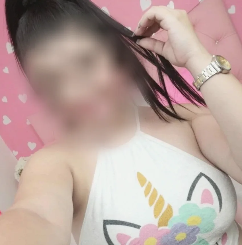Amelia, 29