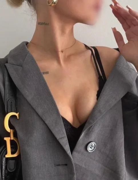 Ellie, 20